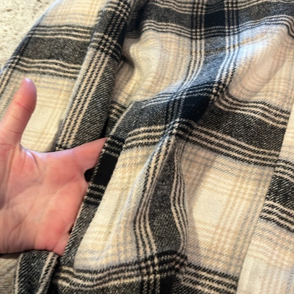 Easel L shacket. Terrific condition. Muted colors. - Picture 3 of 5